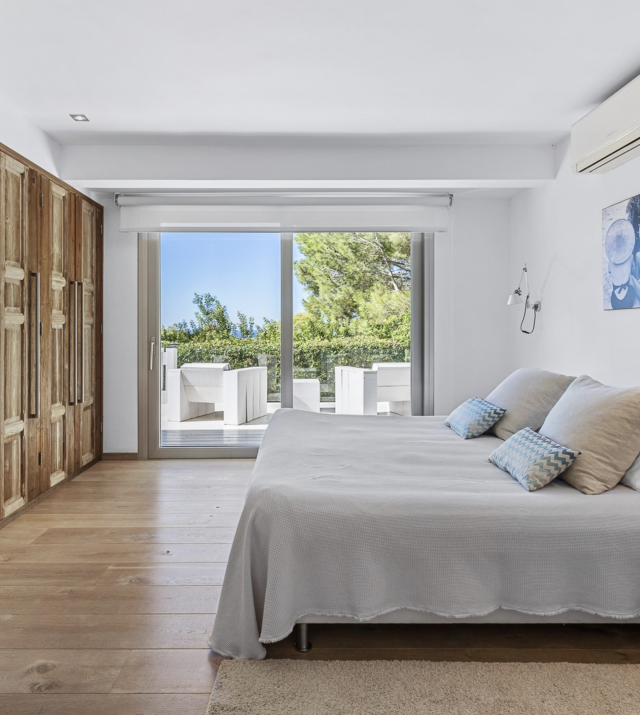 Resa Estates Ivy Cala Tarida Ibiza  luxe woning villa for rent te huur house bedroom 10.png